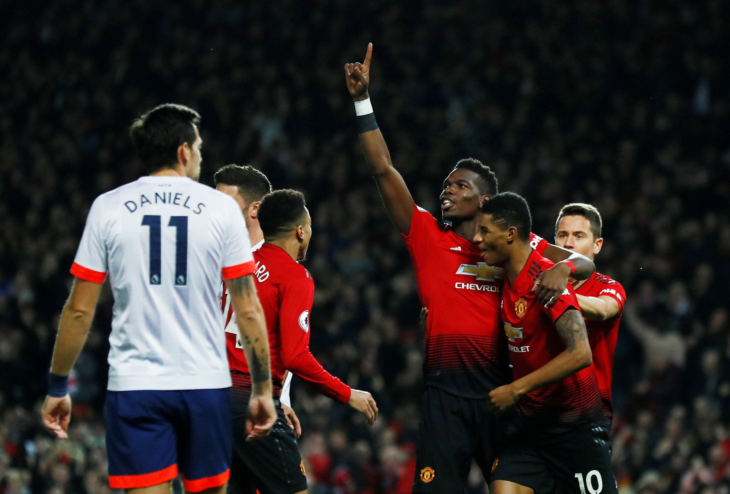 中场是球队 中场是球队